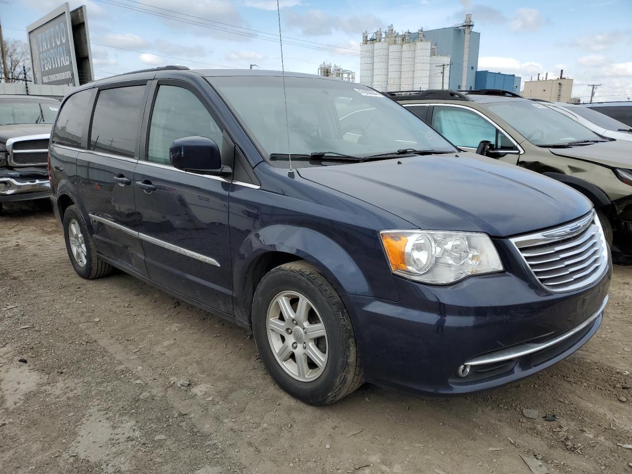 Photo 3 VIN: 2C4RC1BG4CR363376 - CHRYSLER TOWN & COUNTRY 