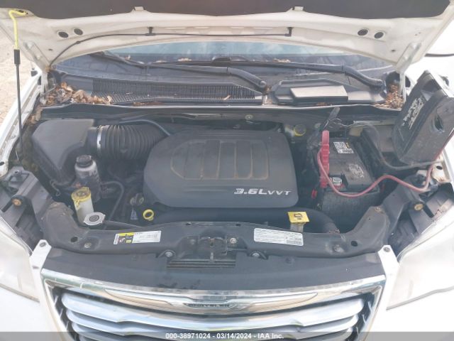 Photo 9 VIN: 2C4RC1BG4DR697179 - CHRYSLER TOWN & COUNTRY 