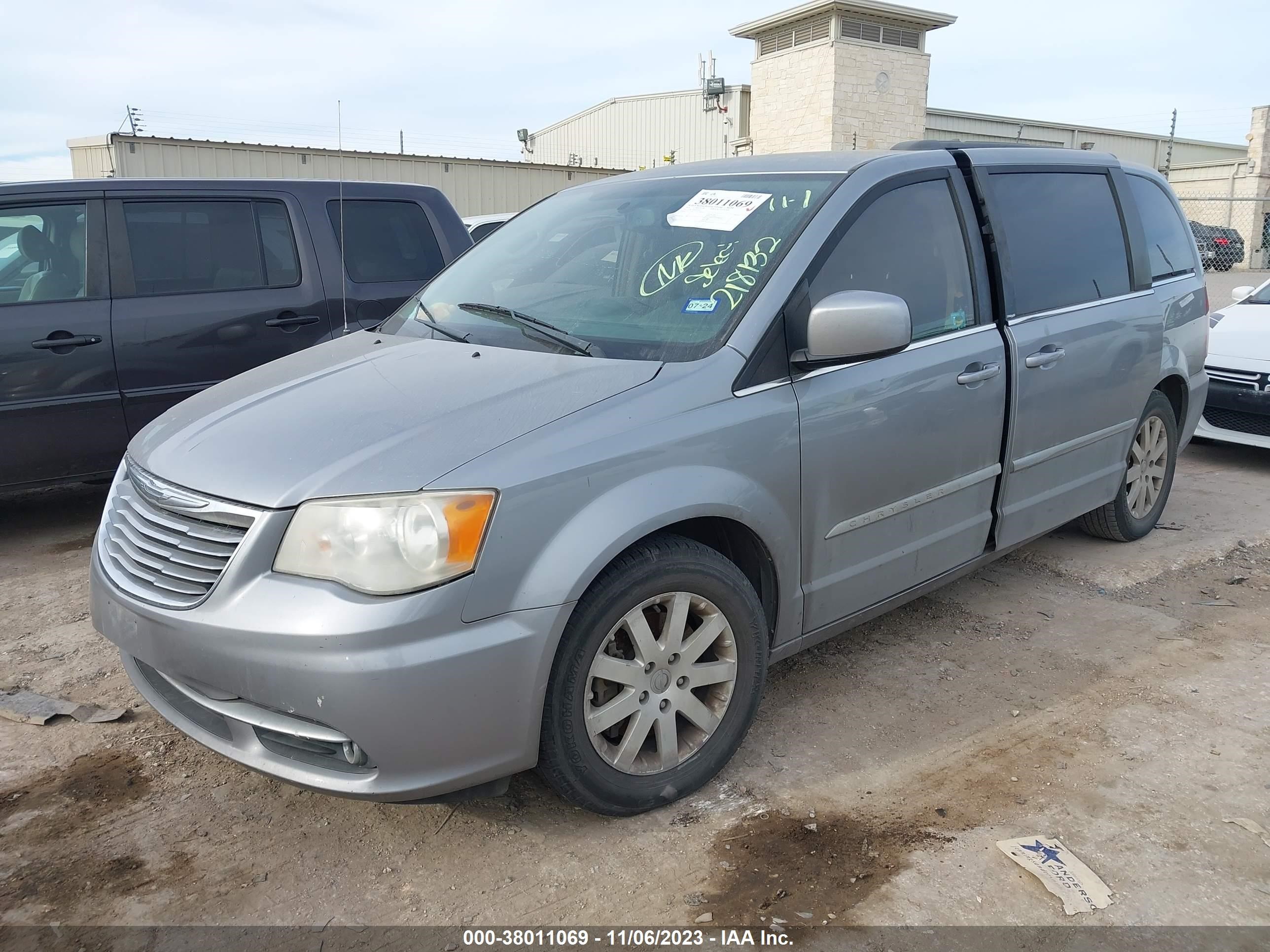 Photo 1 VIN: 2C4RC1BG4ER218132 - CHRYSLER TOWN & COUNTRY 