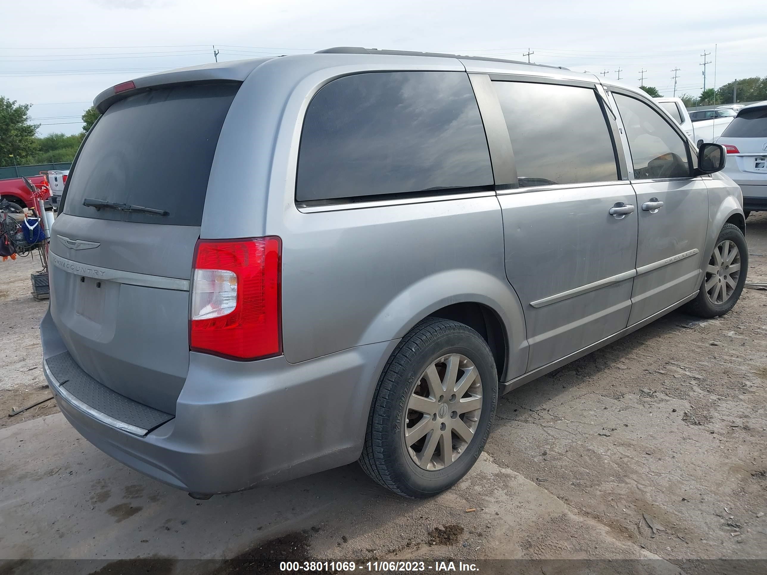 Photo 3 VIN: 2C4RC1BG4ER218132 - CHRYSLER TOWN & COUNTRY 