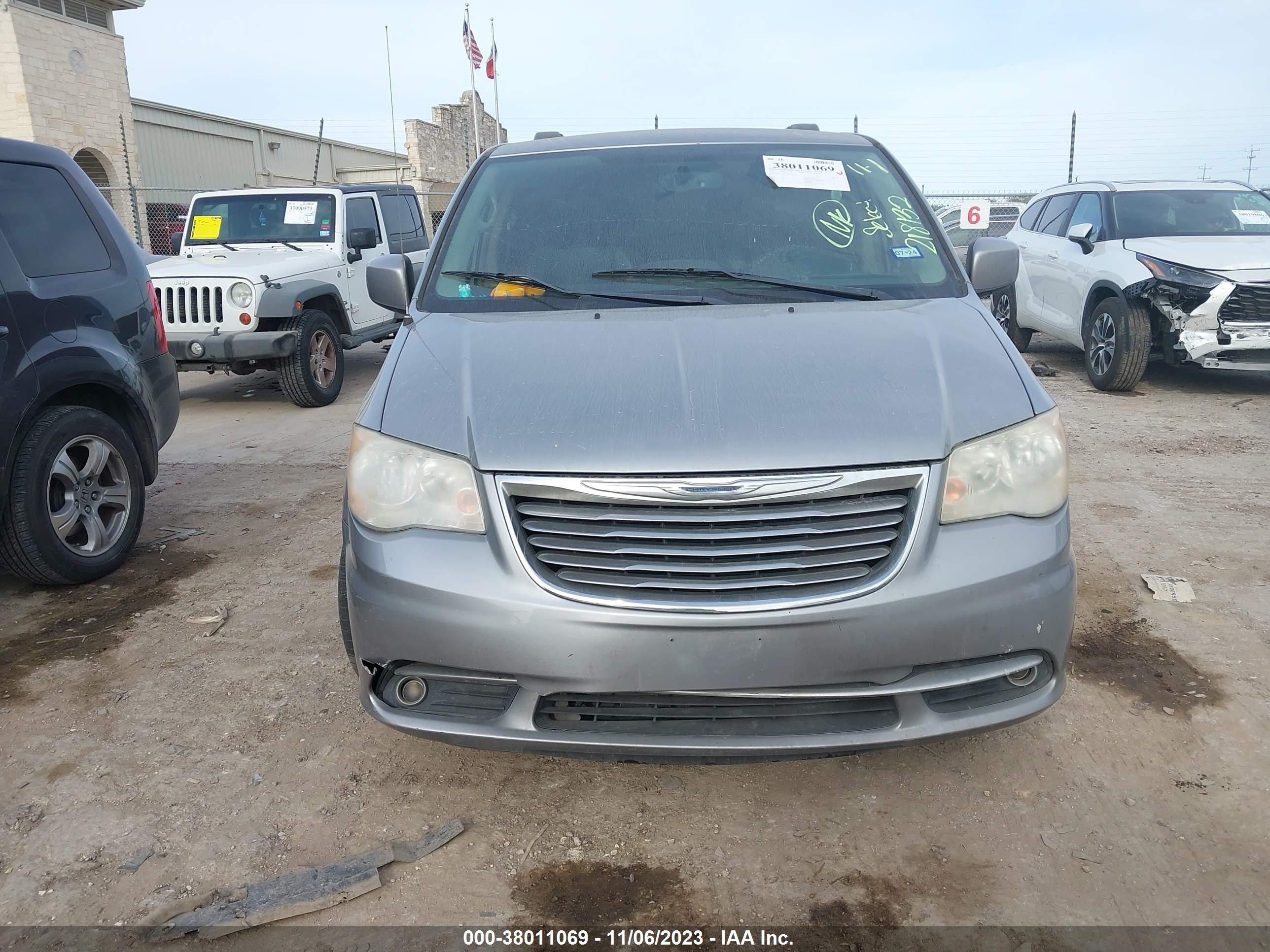 Photo 5 VIN: 2C4RC1BG4ER218132 - CHRYSLER TOWN & COUNTRY 