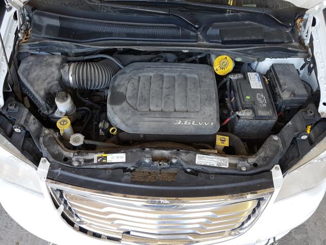 Photo 6 VIN: 2C4RC1BG4FR620539 - CHRYSLER TOWN & COU 