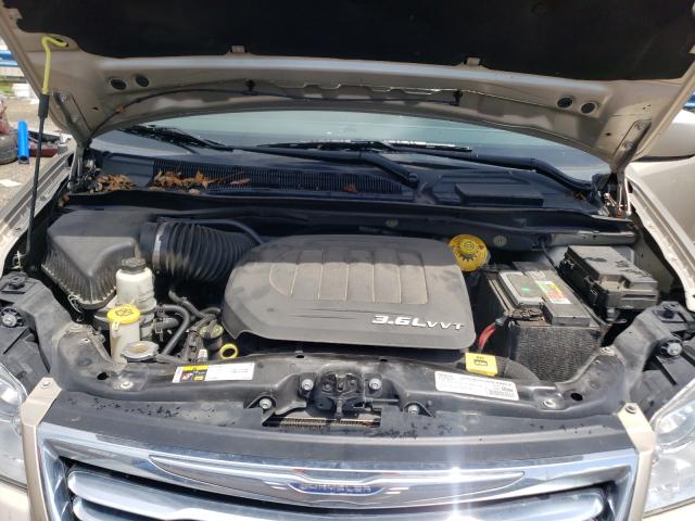 Photo 6 VIN: 2C4RC1BG4GR112038 - CHRYSLER TOWN &AMP COU 