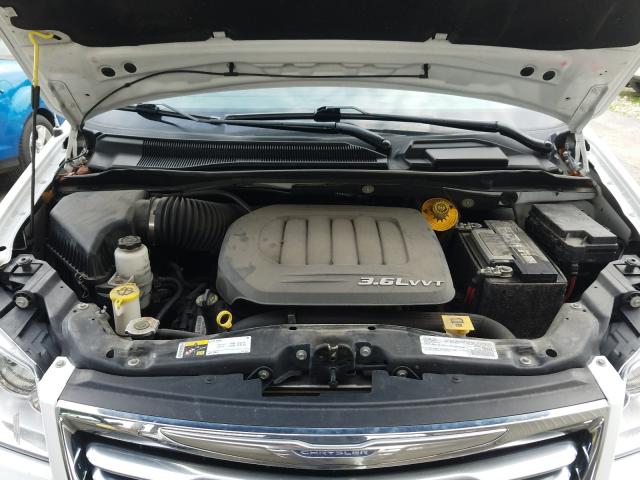 Photo 6 VIN: 2C4RC1BG4GR164687 - CHRYSLER TOWN & COU 