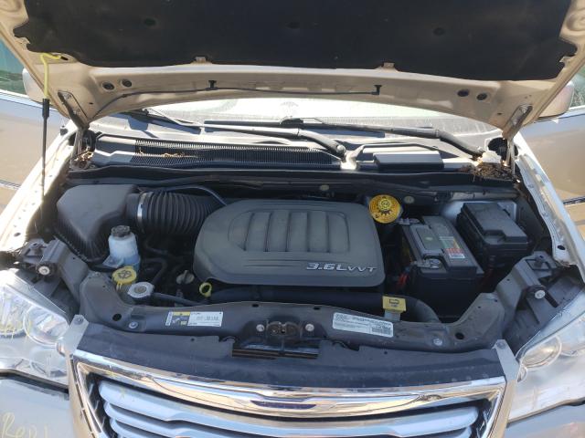 Photo 6 VIN: 2C4RC1BG4GR222667 - CHRYSLER TOWN &AMP COU 