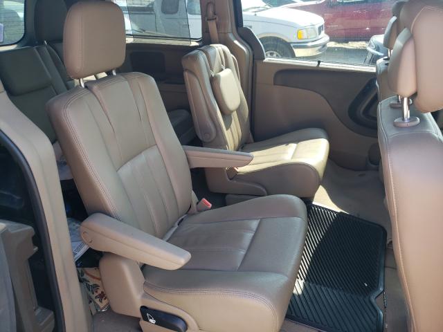 Photo 5 VIN: 2C4RC1BG4GR247861 - CHRYSLER TOWN &AMP COU 