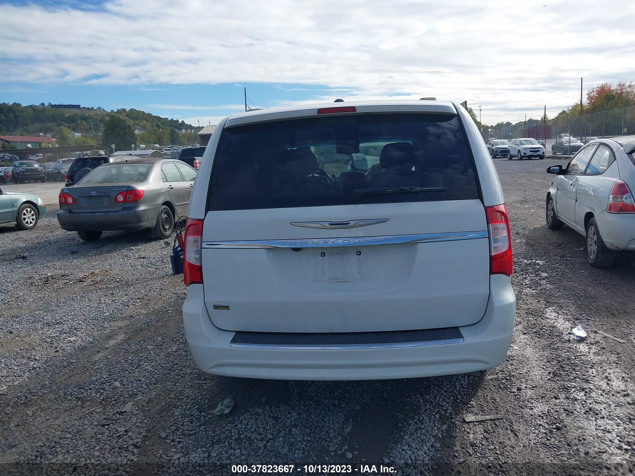 Photo 15 VIN: 2C4RC1BG4GR289351 - CHRYSLER TOWN & COUNTRY 