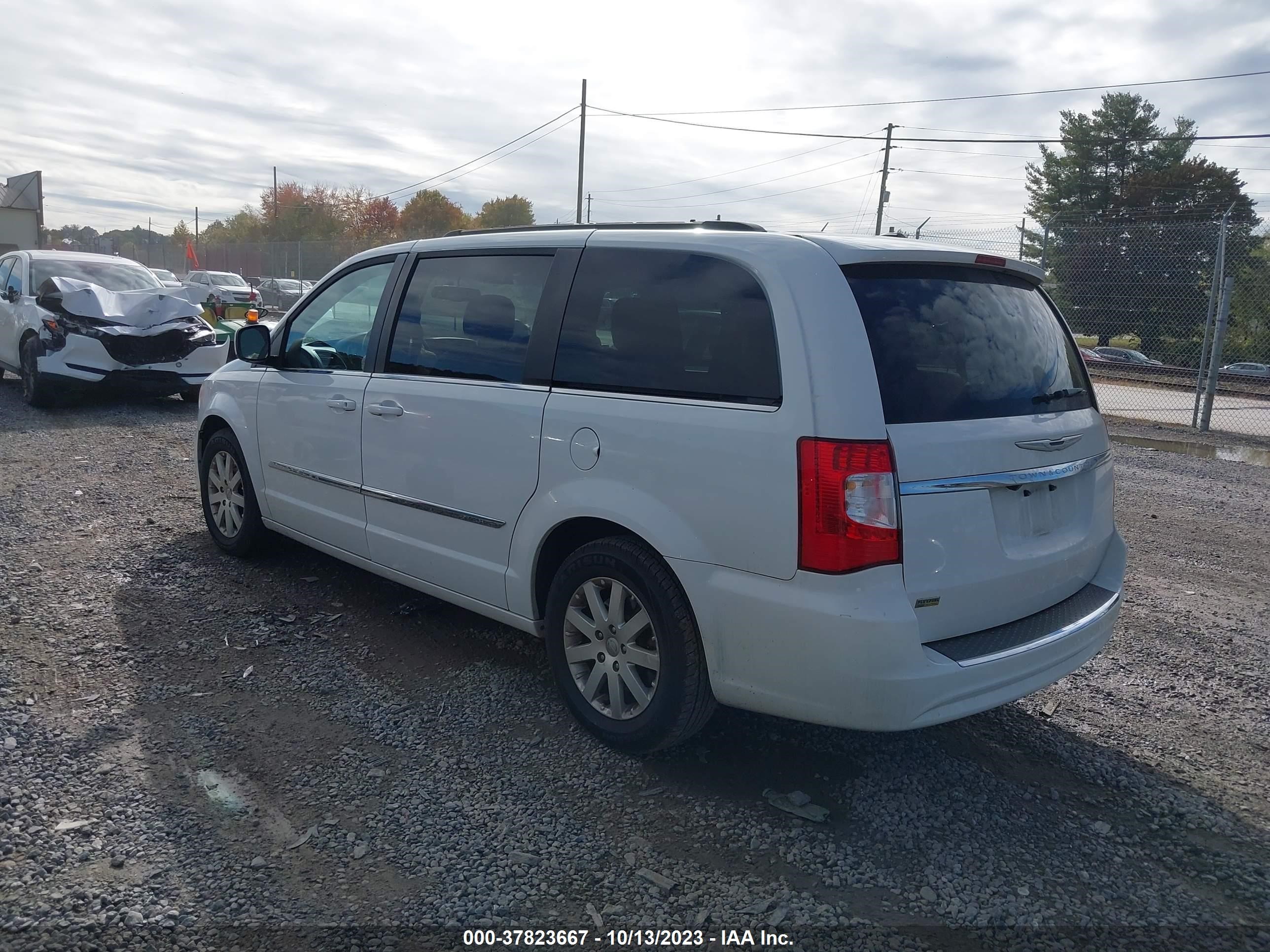 Photo 2 VIN: 2C4RC1BG4GR289351 - CHRYSLER TOWN & COUNTRY 