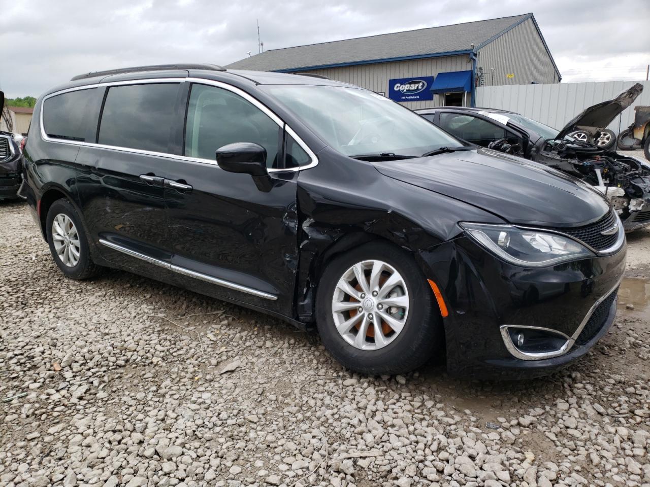 Photo 3 VIN: 2C4RC1BG4HR739307 - CHRYSLER PACIFICA 