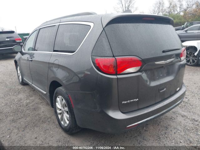 Photo 2 VIN: 2C4RC1BG4HR795828 - CHRYSLER PACIFICA 