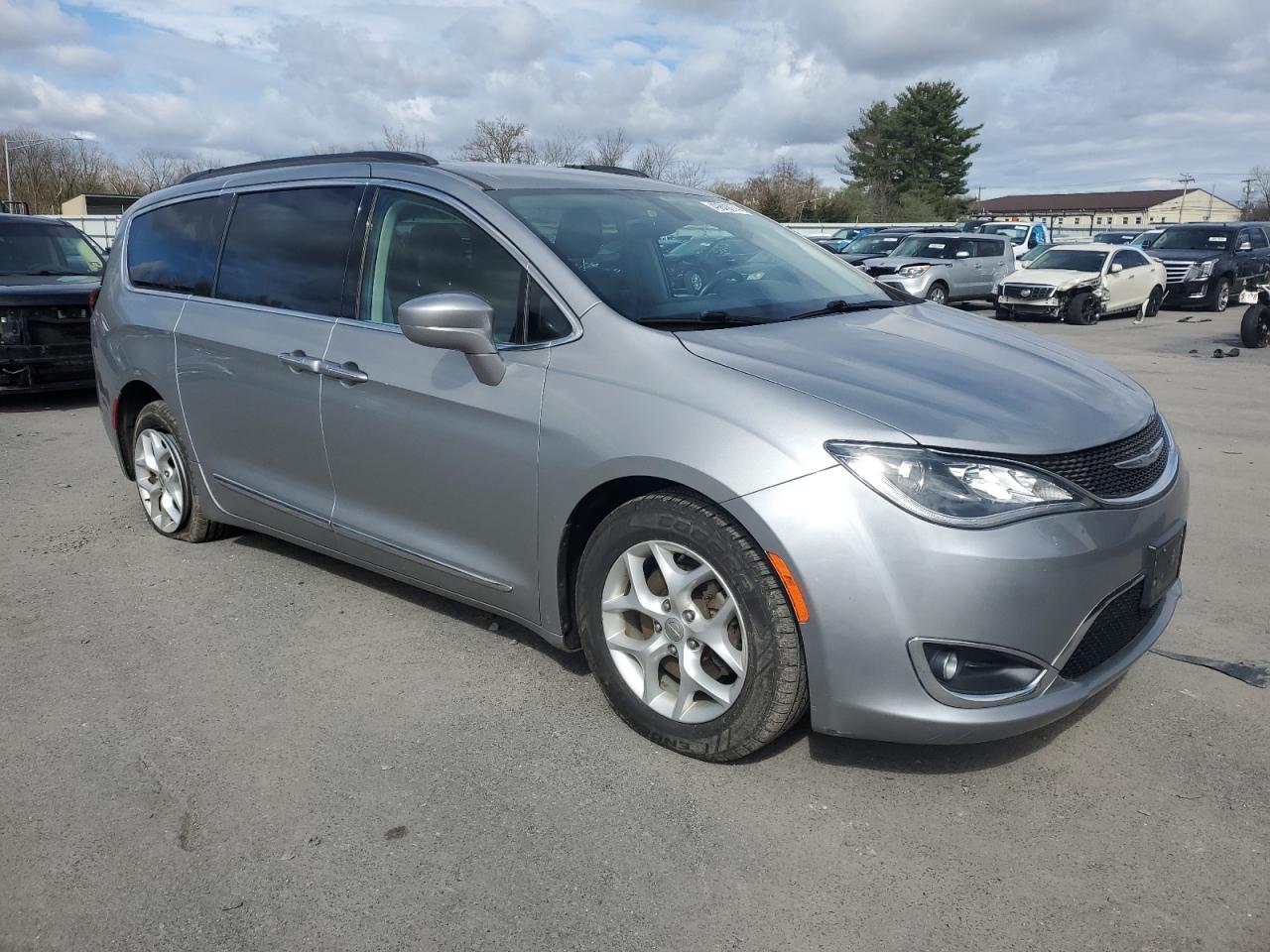 Photo 3 VIN: 2C4RC1BG4HR809565 - CHRYSLER PACIFICA 