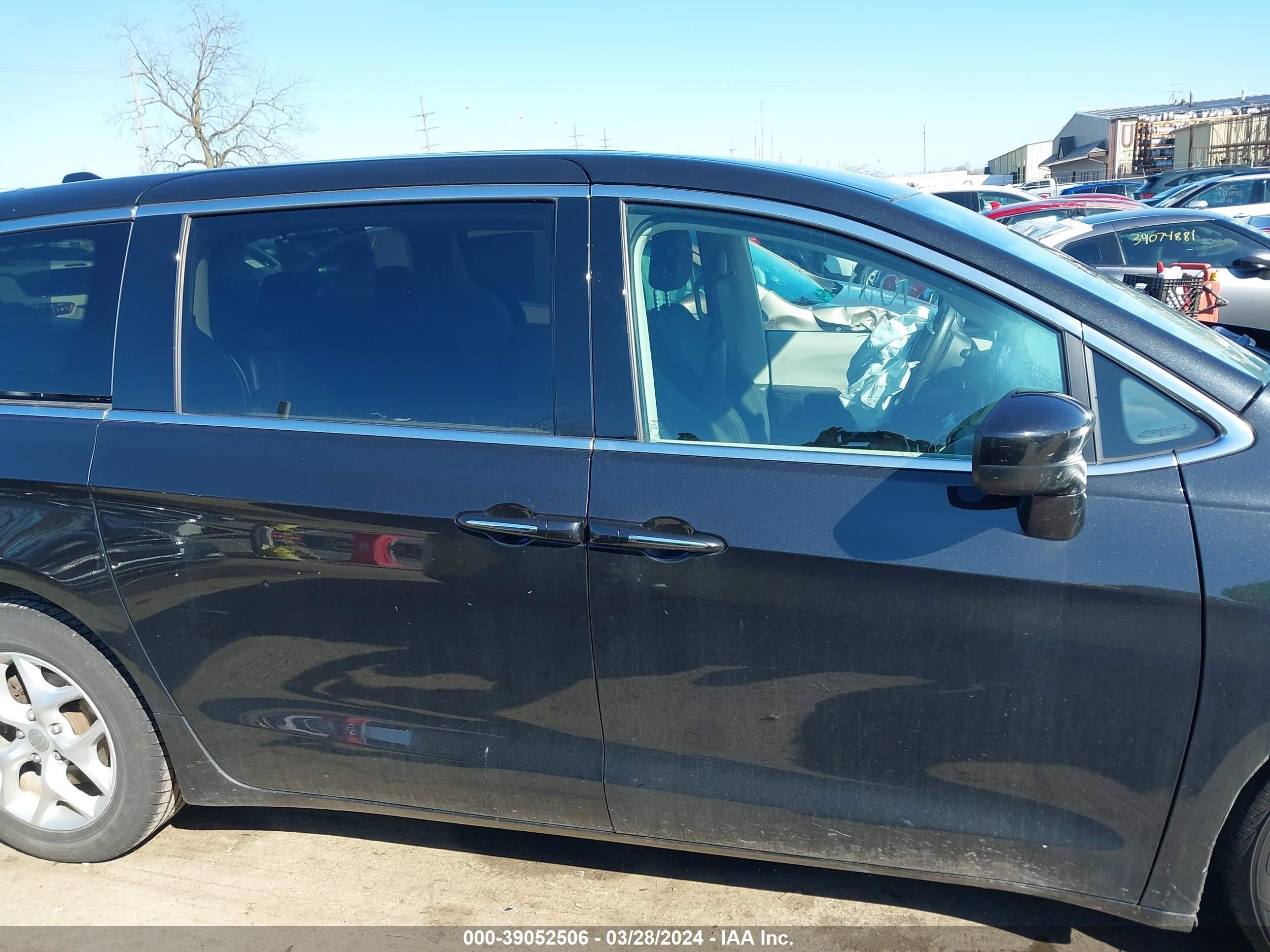 Photo 12 VIN: 2C4RC1BG4HR817021 - CHRYSLER PACIFICA 