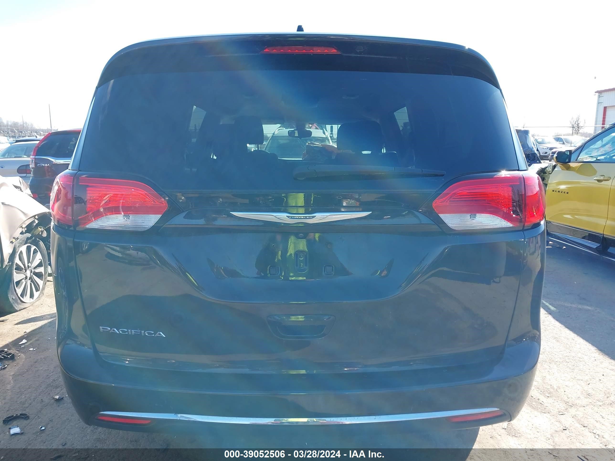 Photo 15 VIN: 2C4RC1BG4HR817021 - CHRYSLER PACIFICA 