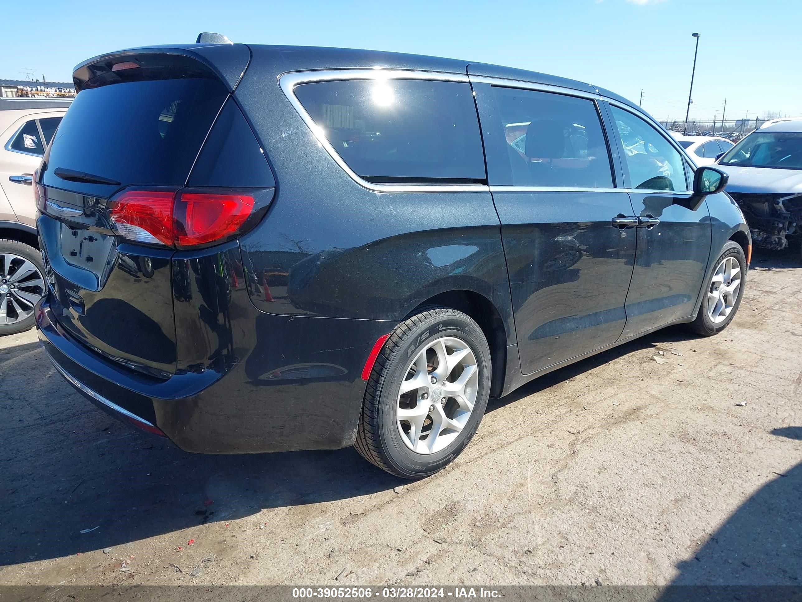 Photo 3 VIN: 2C4RC1BG4HR817021 - CHRYSLER PACIFICA 