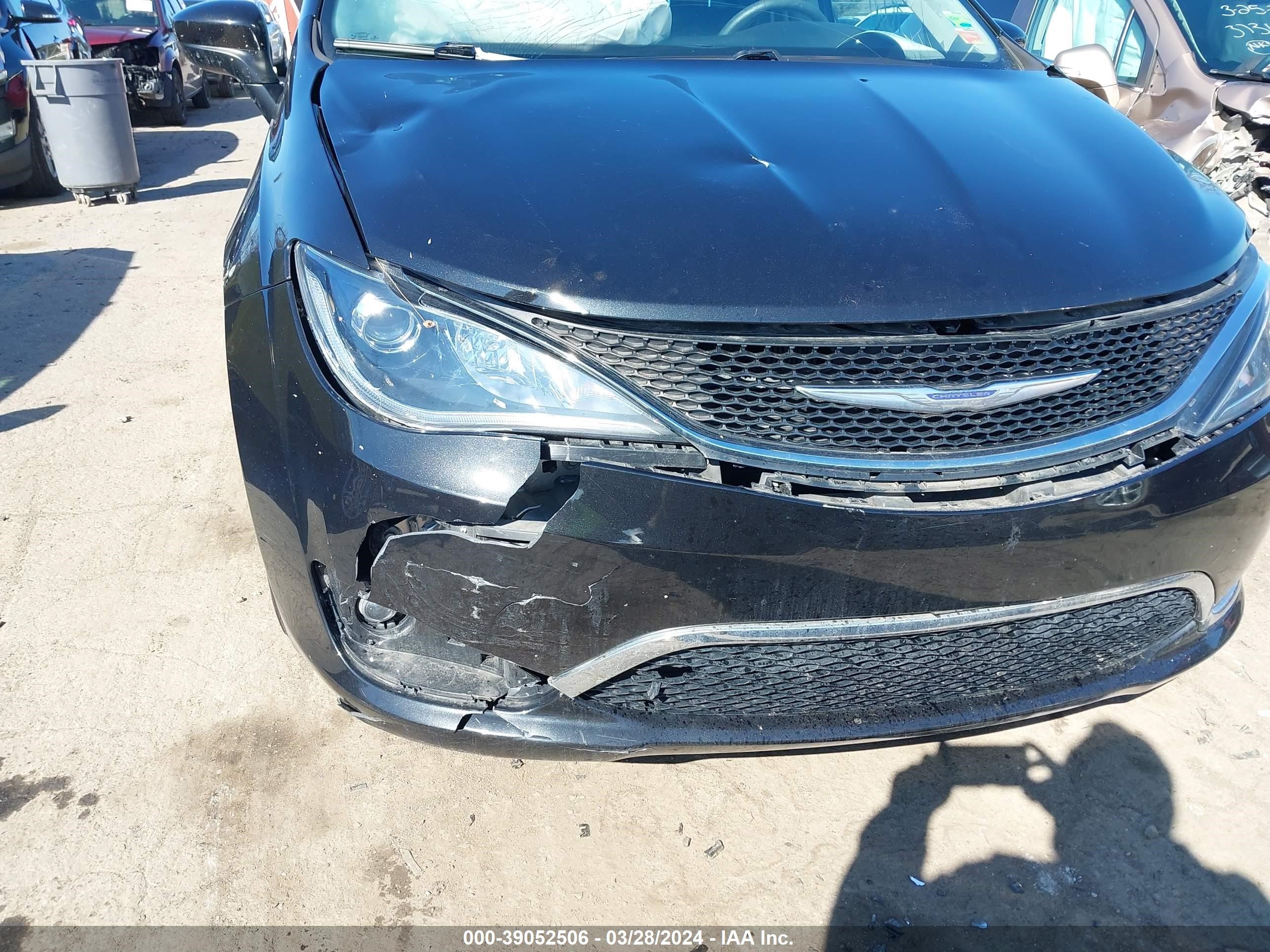 Photo 5 VIN: 2C4RC1BG4HR817021 - CHRYSLER PACIFICA 