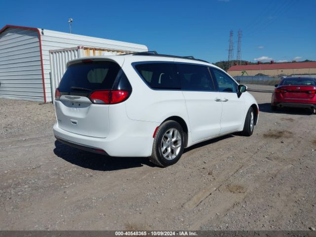 Photo 3 VIN: 2C4RC1BG4HR832327 - CHRYSLER PACIFICA 