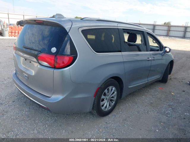 Photo 3 VIN: 2C4RC1BG4JR112094 - CHRYSLER PACIFICA 