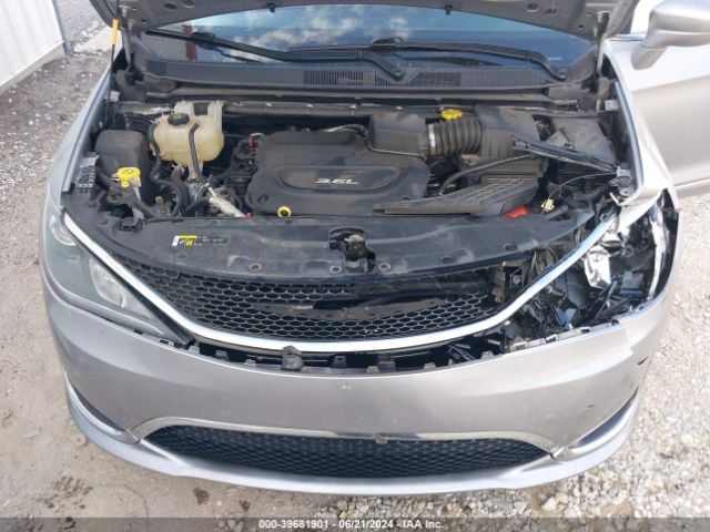 Photo 9 VIN: 2C4RC1BG4JR112094 - CHRYSLER PACIFICA 