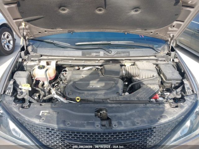 Photo 9 VIN: 2C4RC1BG4JR294251 - CHRYSLER PACIFICA 