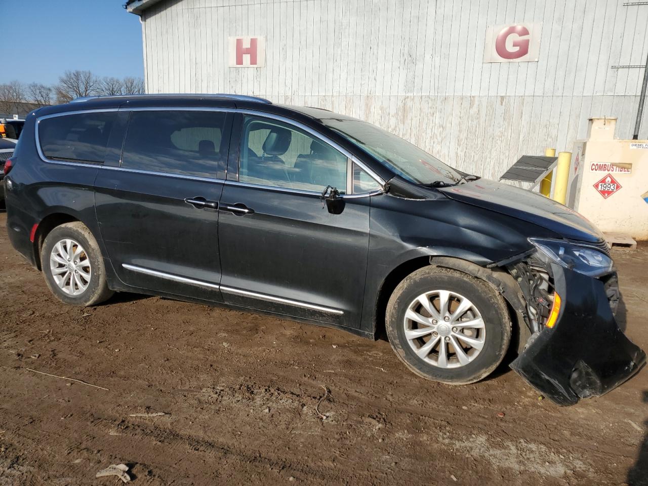 Photo 3 VIN: 2C4RC1BG4KR685465 - CHRYSLER PACIFICA 