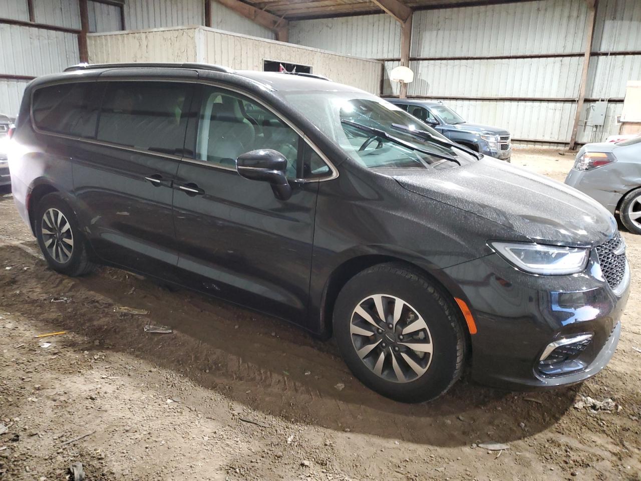 Photo 3 VIN: 2C4RC1BG4MR520289 - CHRYSLER PACIFICA 