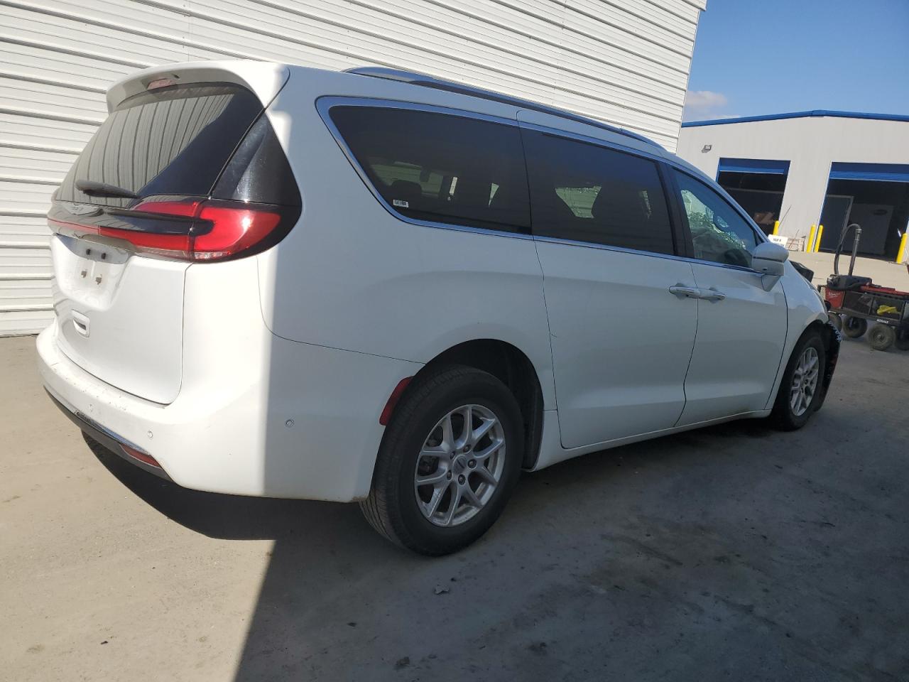 Photo 2 VIN: 2C4RC1BG4MR607786 - CHRYSLER PACIFICA 