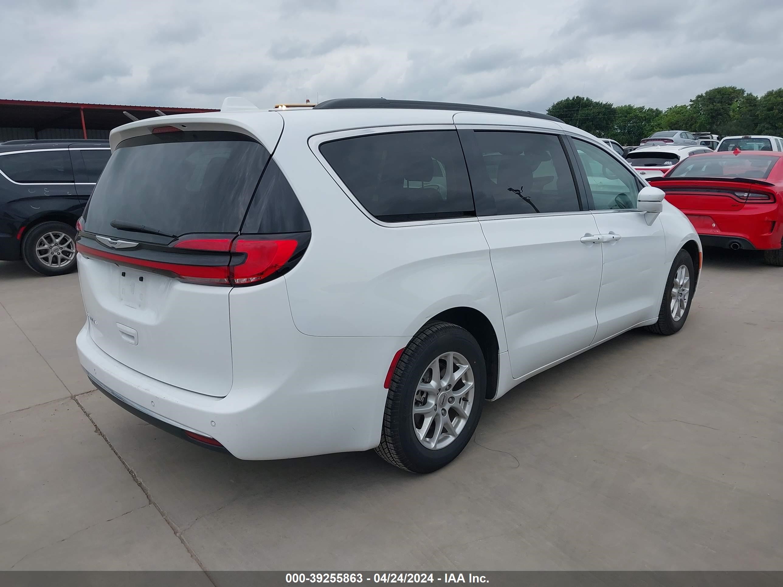 Photo 3 VIN: 2C4RC1BG4NR132741 - CHRYSLER PACIFICA 