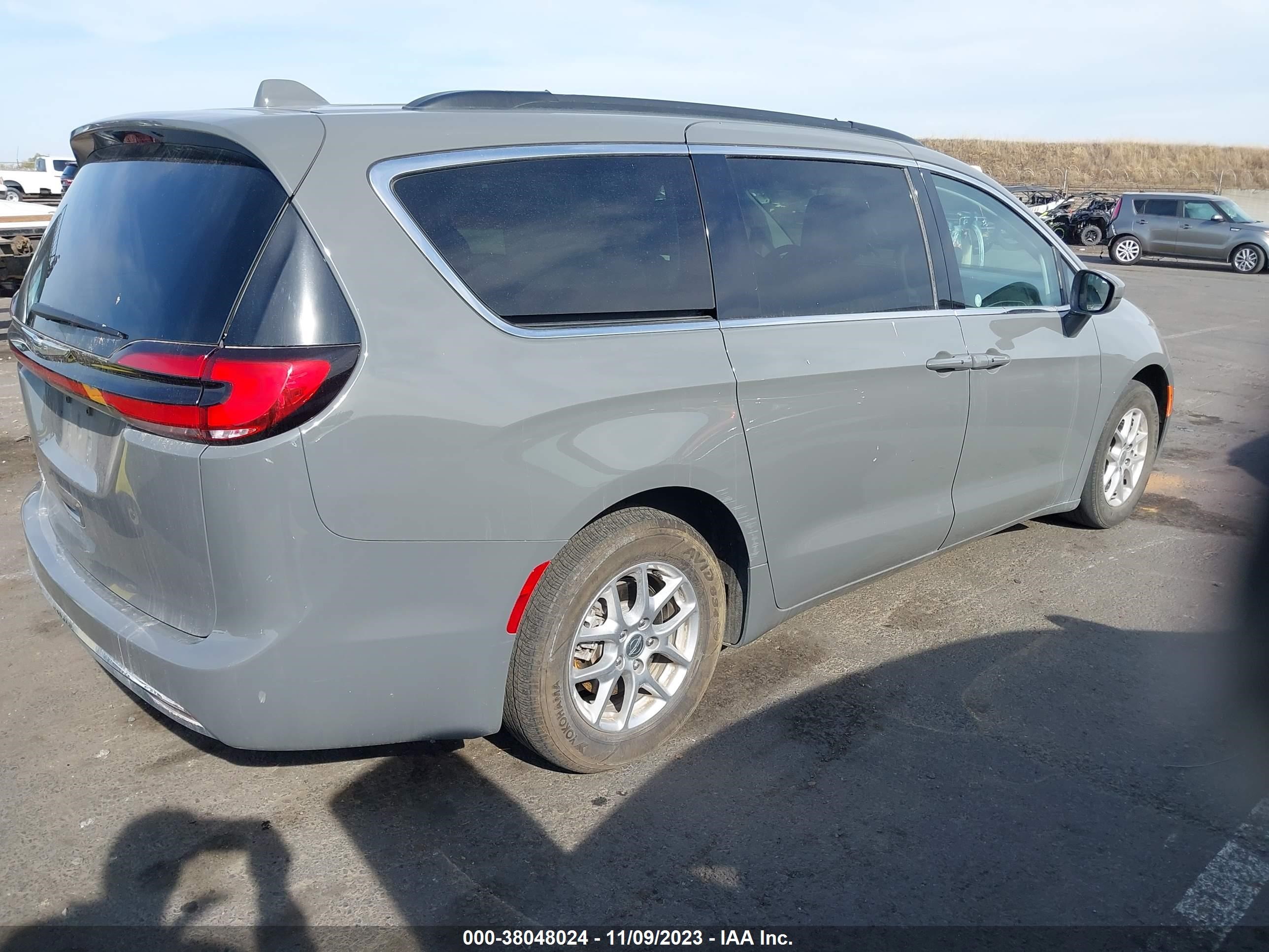 Photo 3 VIN: 2C4RC1BG4NR177050 - CHRYSLER PACIFICA 