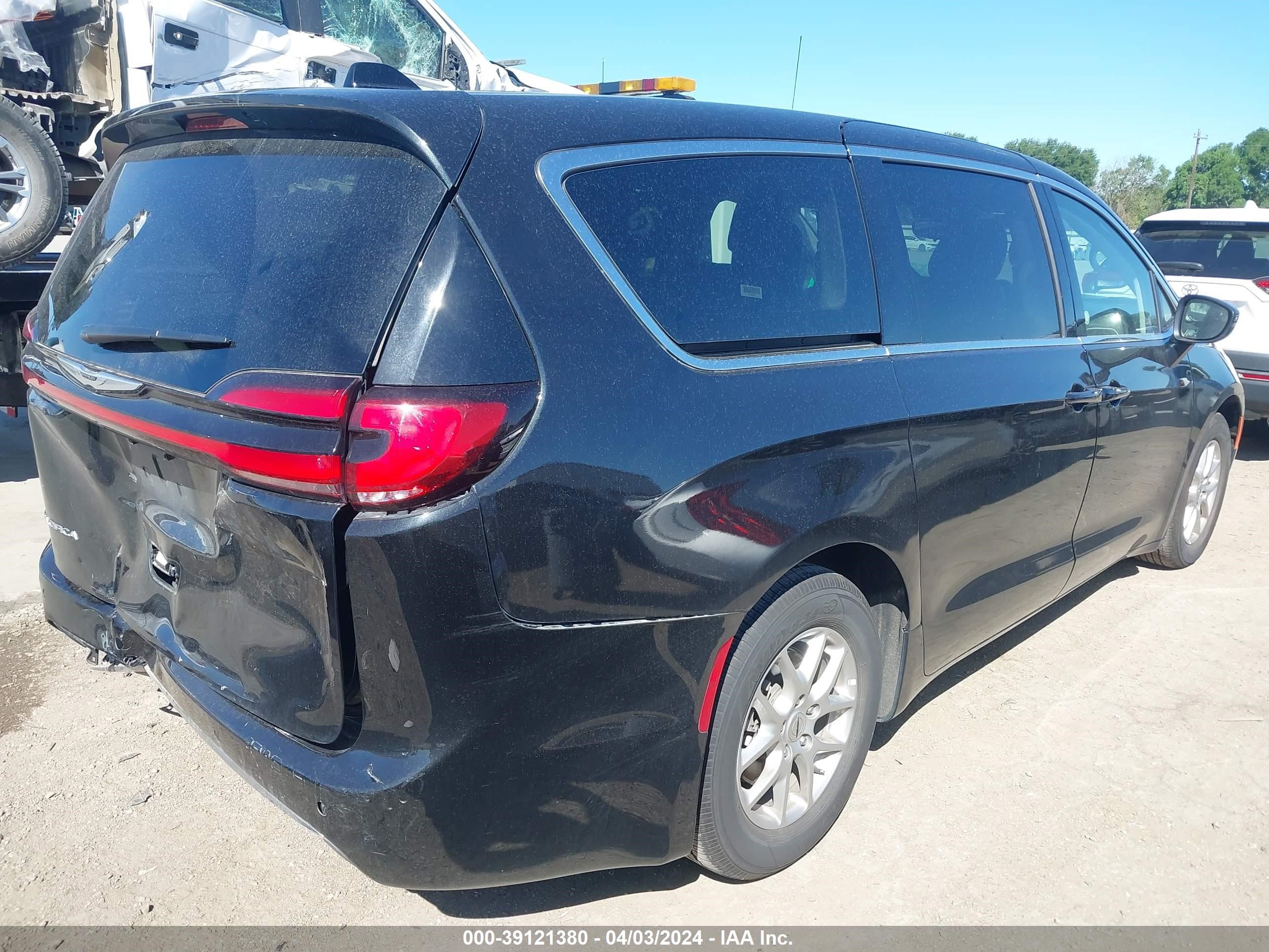 Photo 3 VIN: 2C4RC1BG4PR596163 - CHRYSLER PACIFICA 