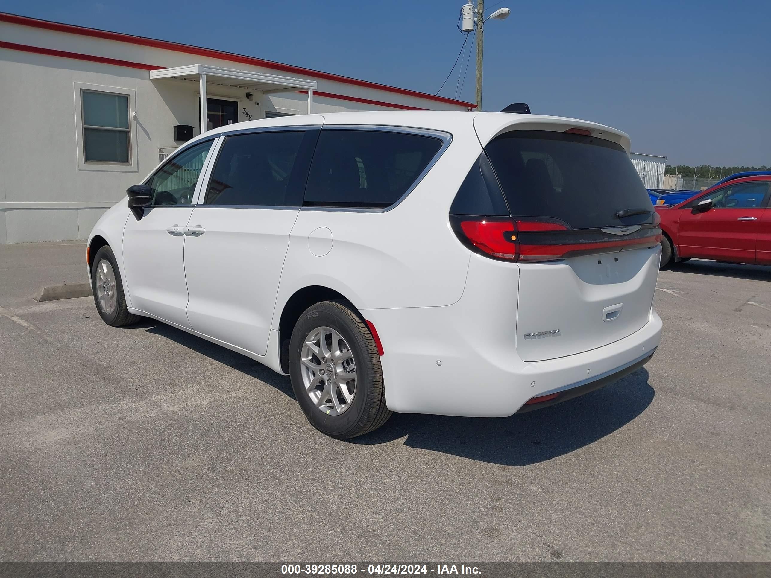 Photo 2 VIN: 2C4RC1BG4RR151019 - CHRYSLER PACIFICA 