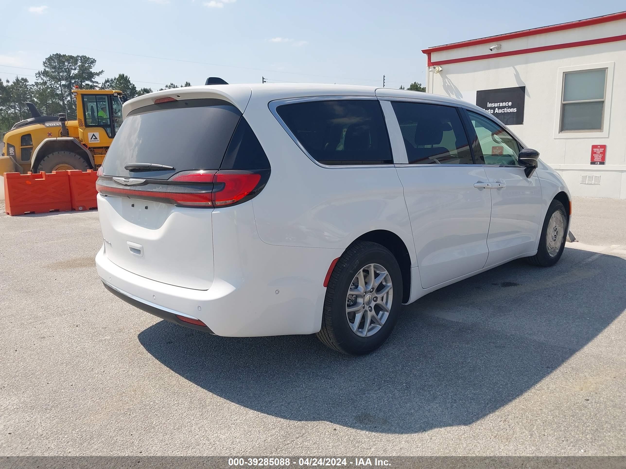 Photo 3 VIN: 2C4RC1BG4RR151019 - CHRYSLER PACIFICA 