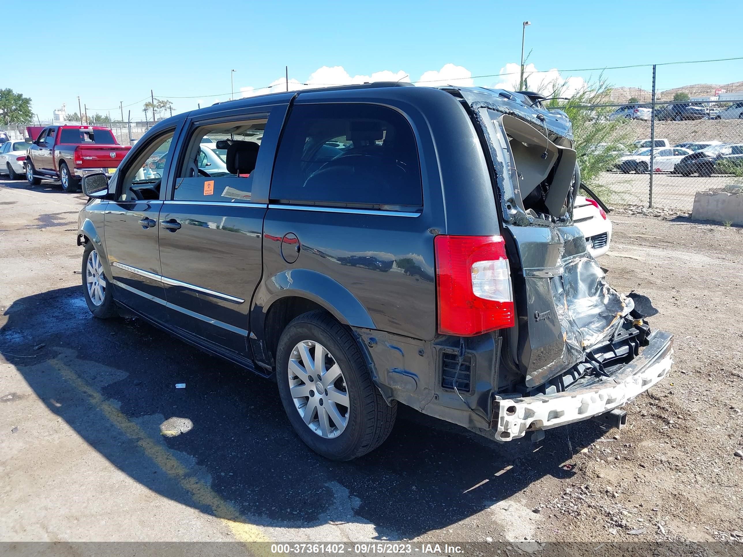 Photo 2 VIN: 2C4RC1BG5CR246101 - CHRYSLER TOWN & COUNTRY 