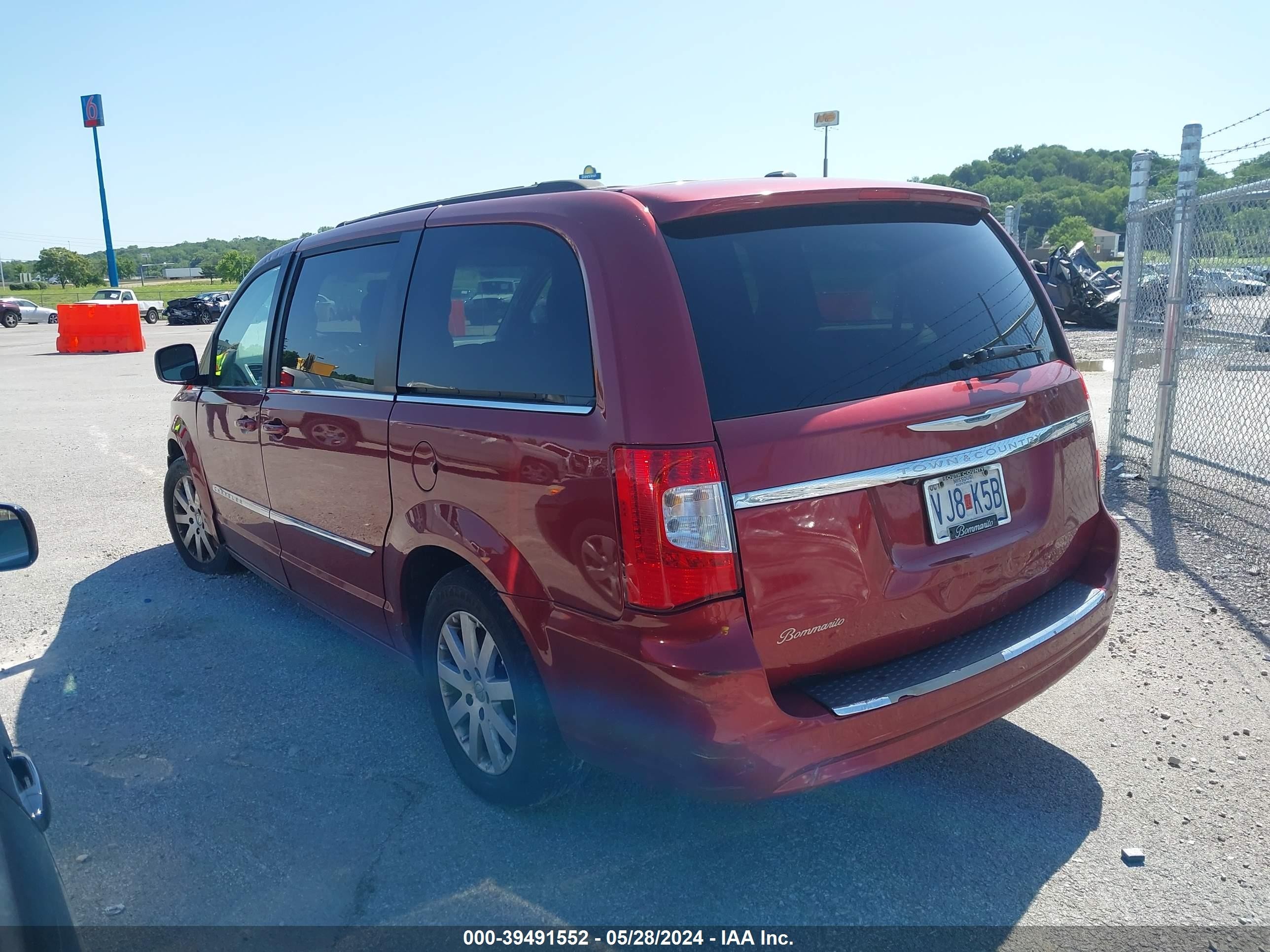 Photo 2 VIN: 2C4RC1BG5DR517613 - CHRYSLER TOWN & COUNTRY 