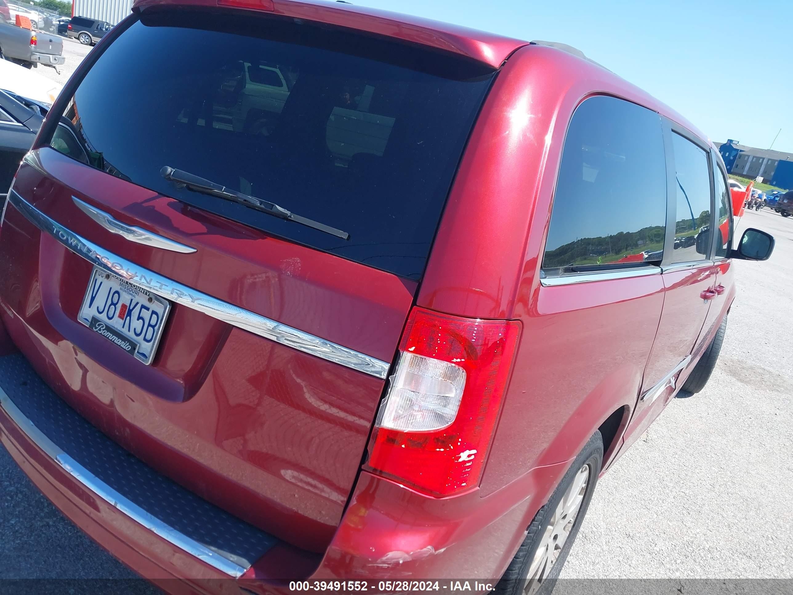 Photo 3 VIN: 2C4RC1BG5DR517613 - CHRYSLER TOWN & COUNTRY 