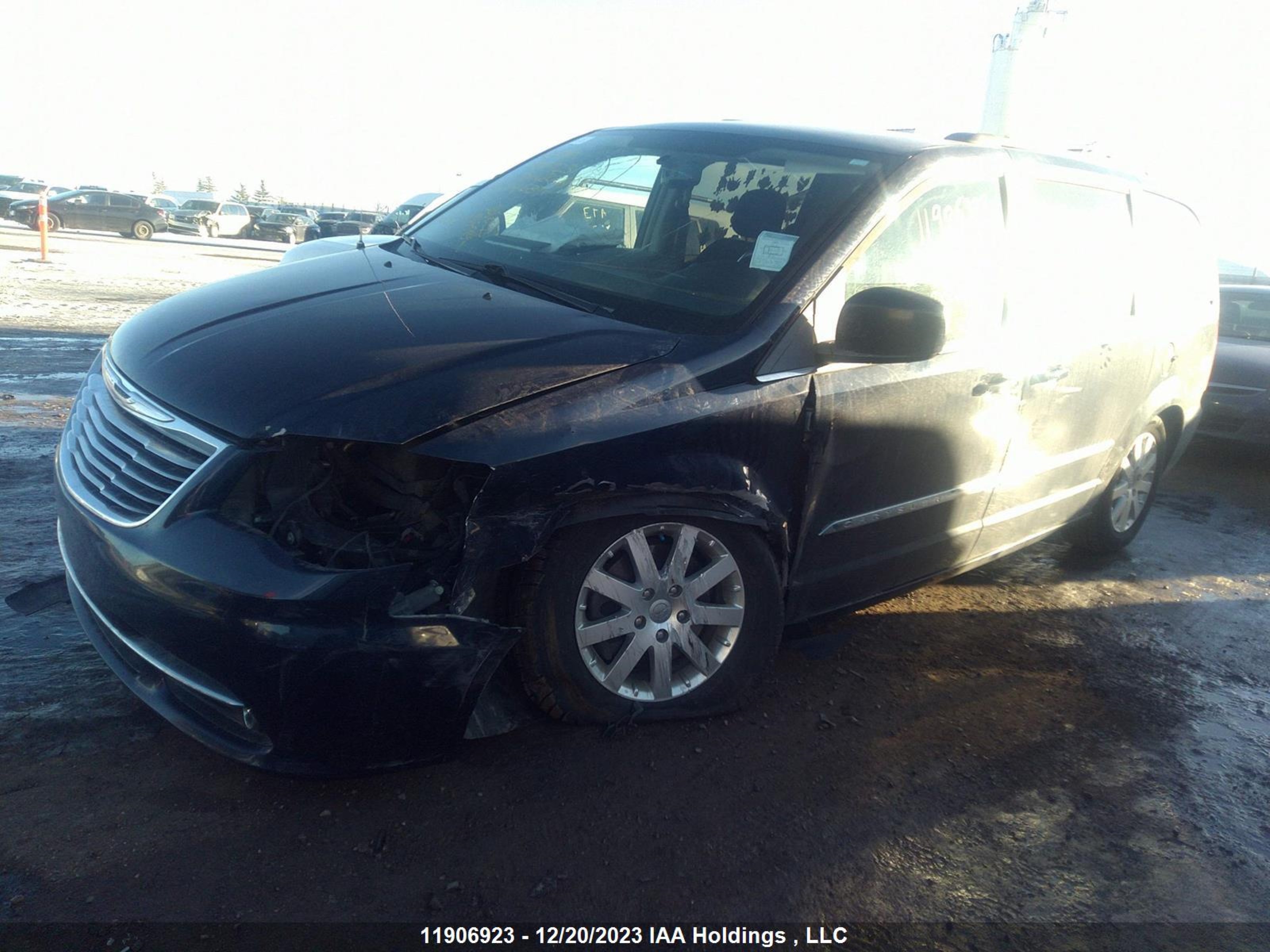 Photo 1 VIN: 2C4RC1BG5DR704639 - CHRYSLER TOWN & COUNTRY 