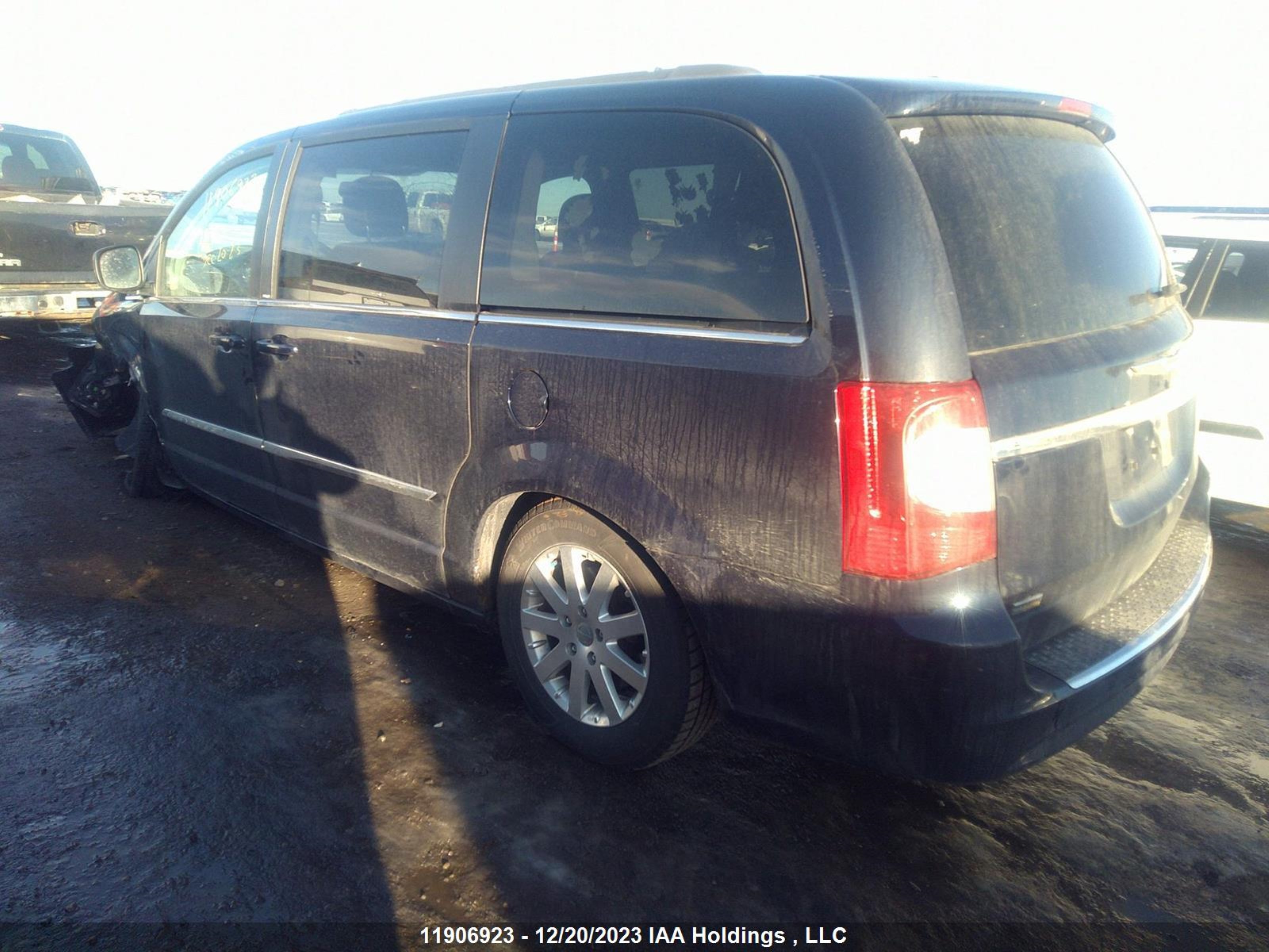 Photo 2 VIN: 2C4RC1BG5DR704639 - CHRYSLER TOWN & COUNTRY 