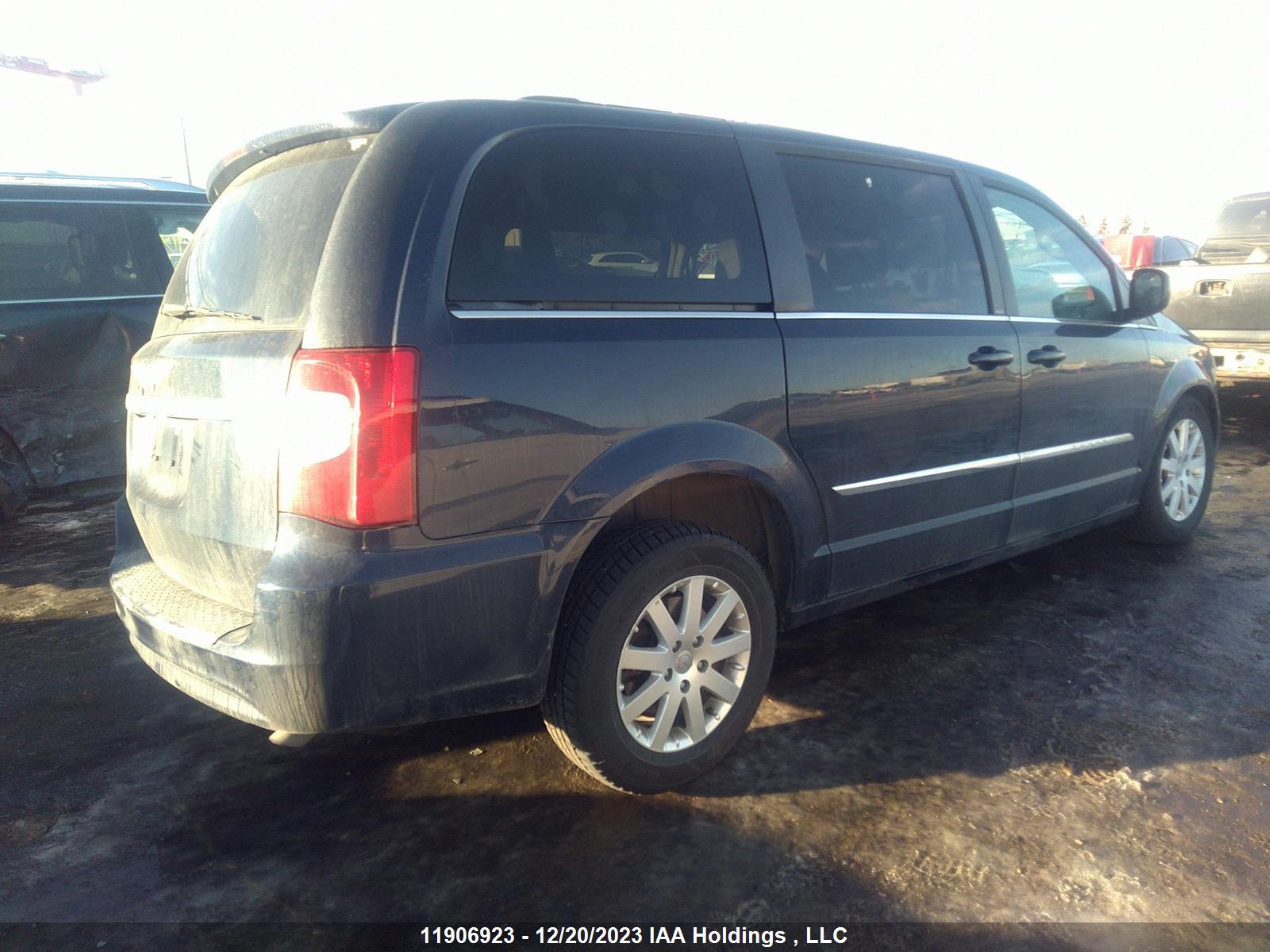 Photo 3 VIN: 2C4RC1BG5DR704639 - CHRYSLER TOWN & COUNTRY 