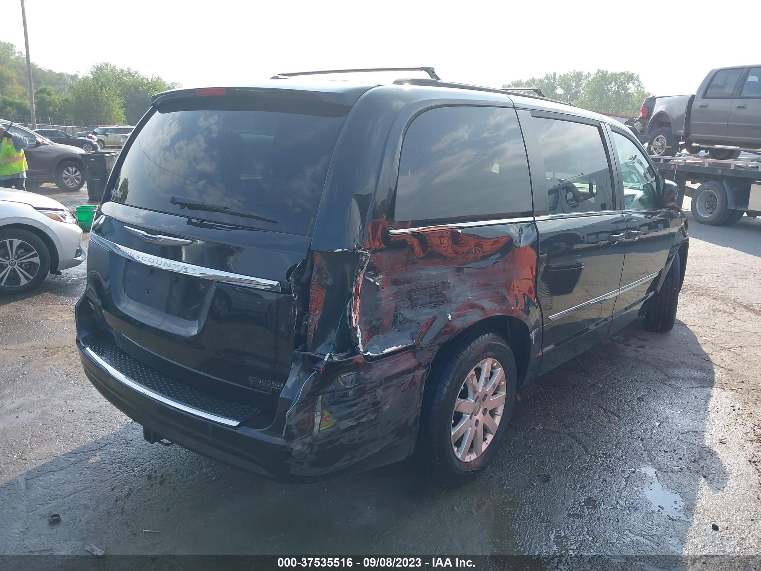 Photo 3 VIN: 2C4RC1BG5DR743988 - CHRYSLER TOWN & COUNTRY 