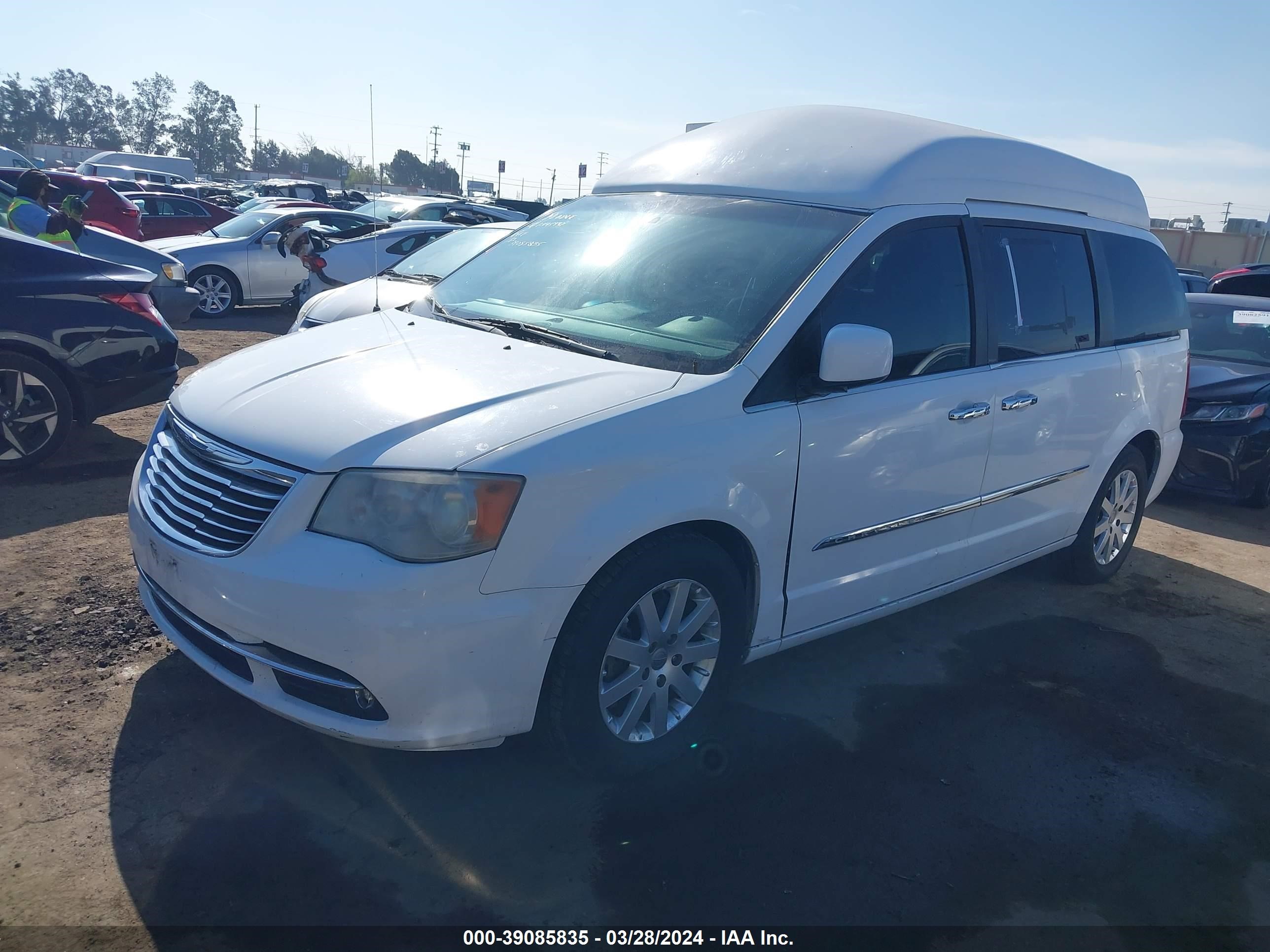 Photo 1 VIN: 2C4RC1BG5ER209004 - CHRYSLER TOWN & COUNTRY 