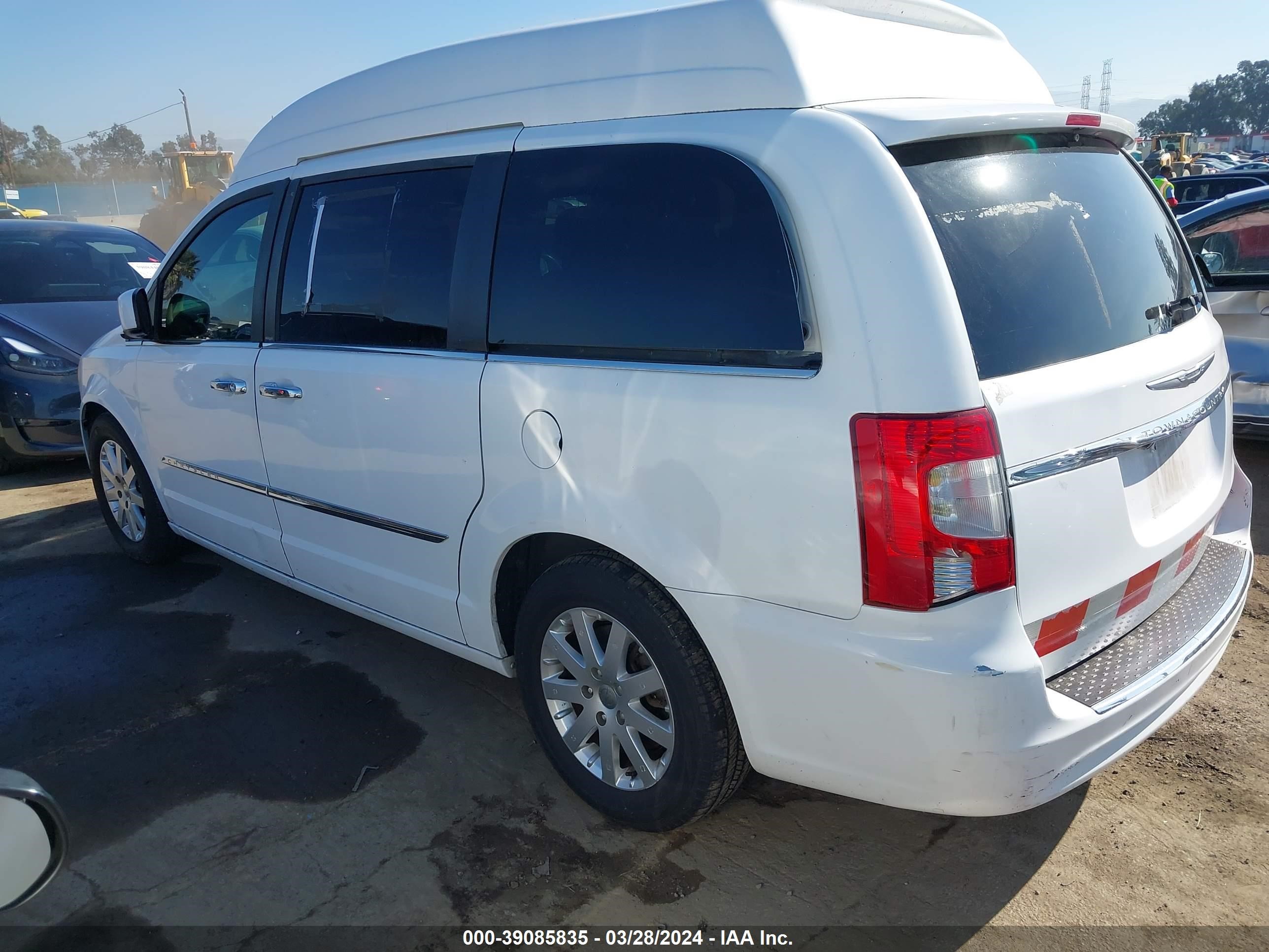 Photo 2 VIN: 2C4RC1BG5ER209004 - CHRYSLER TOWN & COUNTRY 