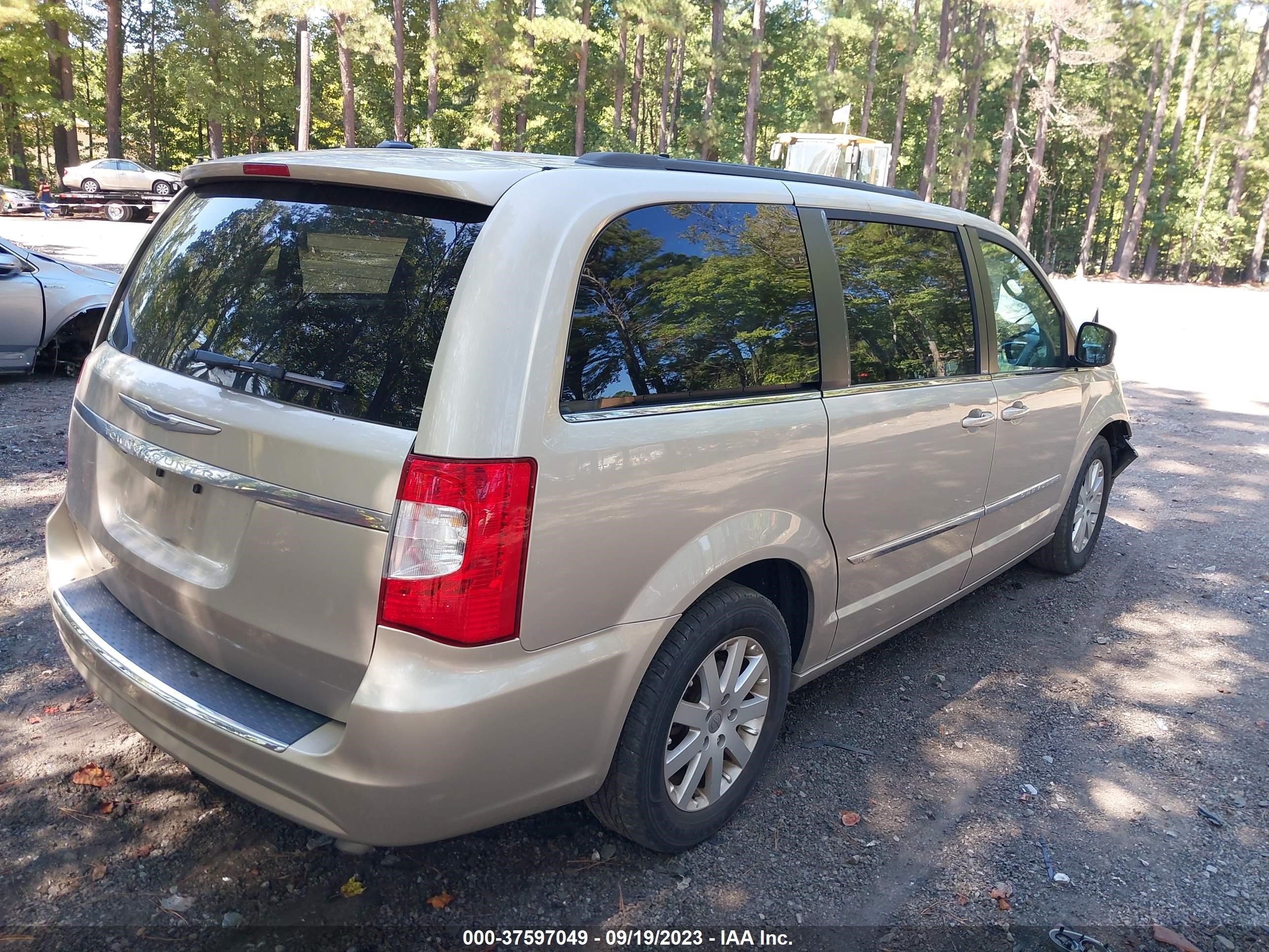 Photo 3 VIN: 2C4RC1BG5ER292806 - CHRYSLER TOWN & COUNTRY 