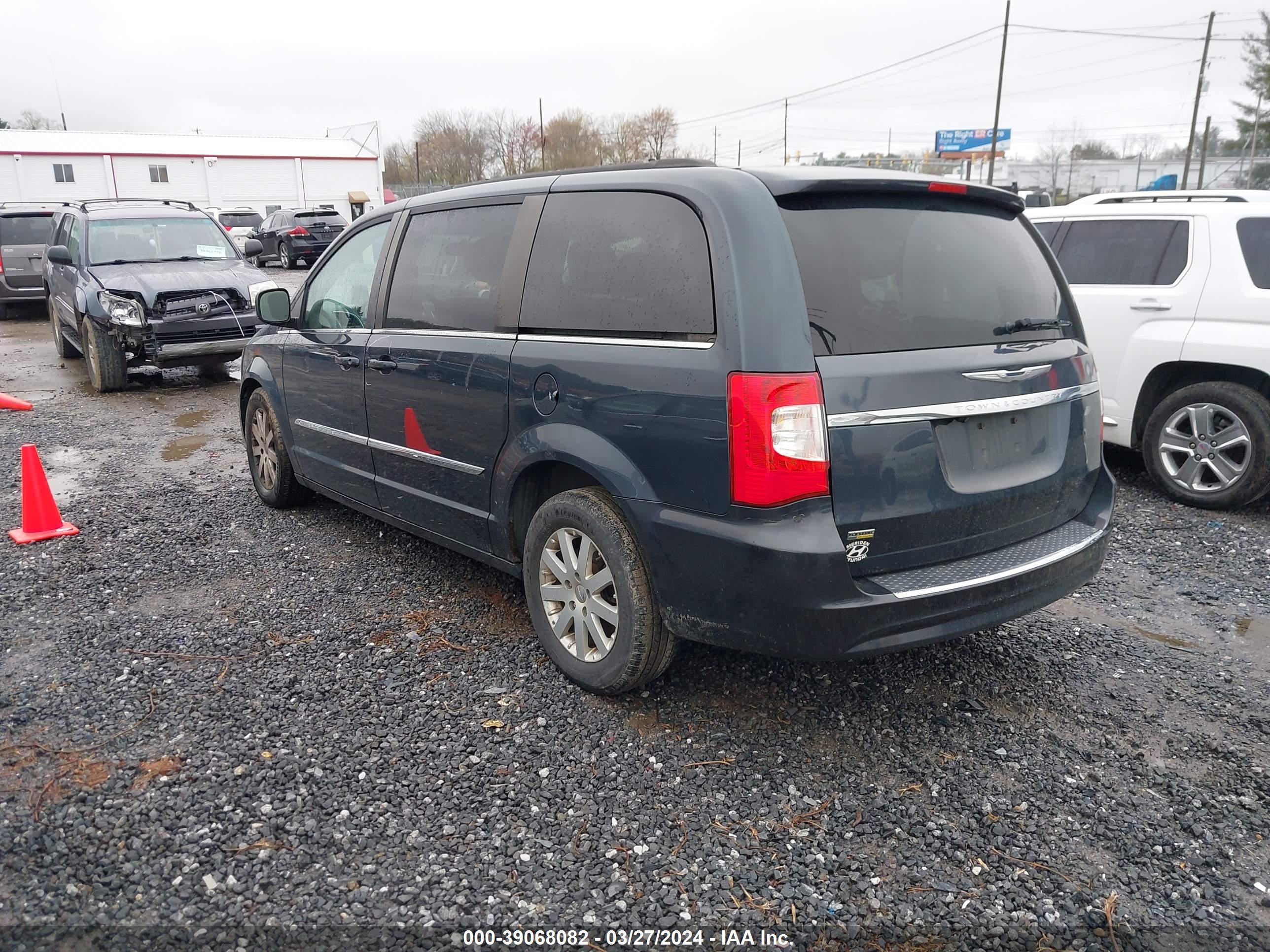 Photo 2 VIN: 2C4RC1BG5ER440761 - CHRYSLER TOWN & COUNTRY 