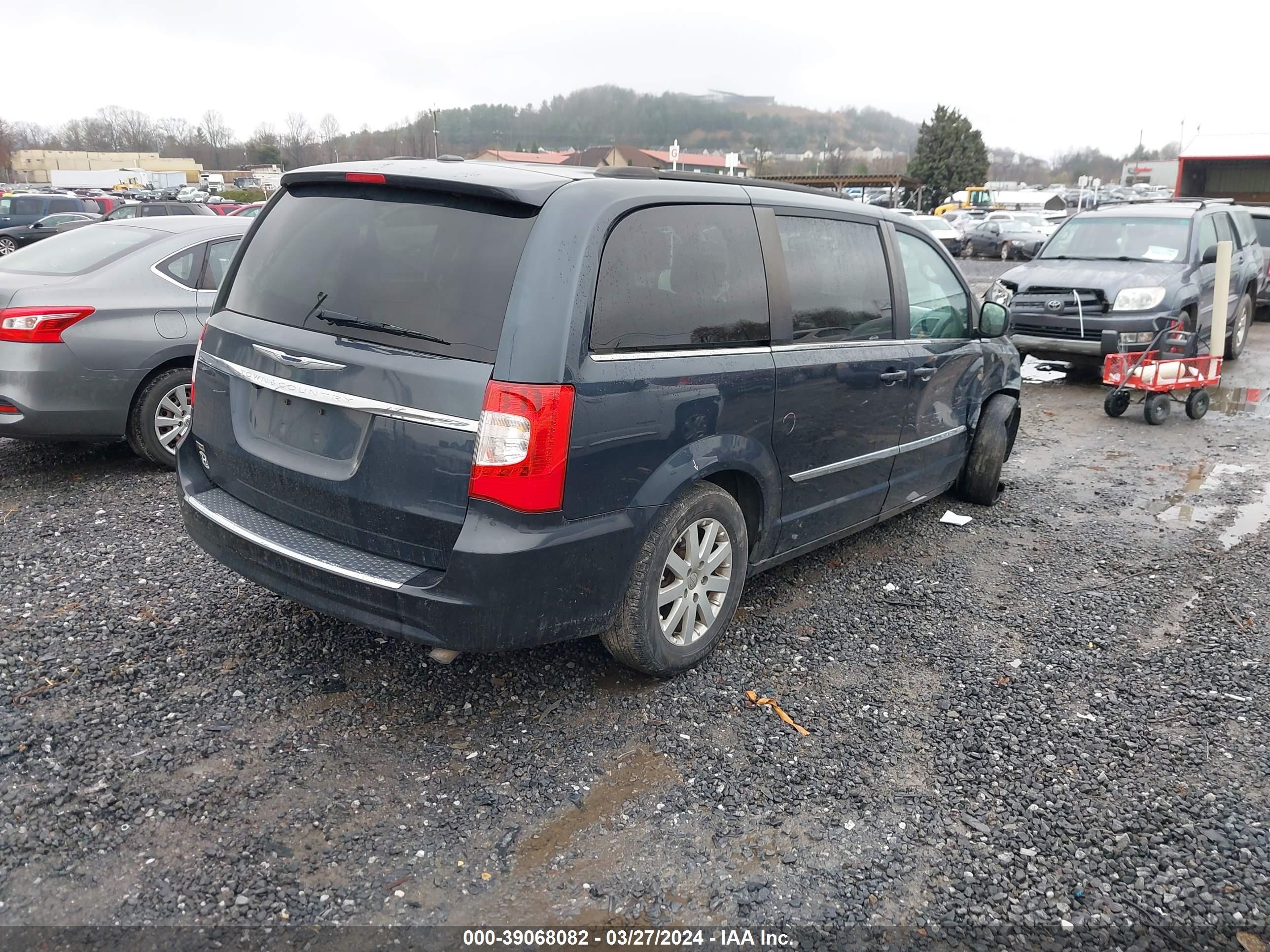 Photo 3 VIN: 2C4RC1BG5ER440761 - CHRYSLER TOWN & COUNTRY 