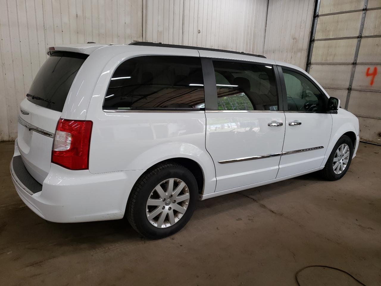 Photo 2 VIN: 2C4RC1BG5FR627564 - CHRYSLER TOWN & COUNTRY 