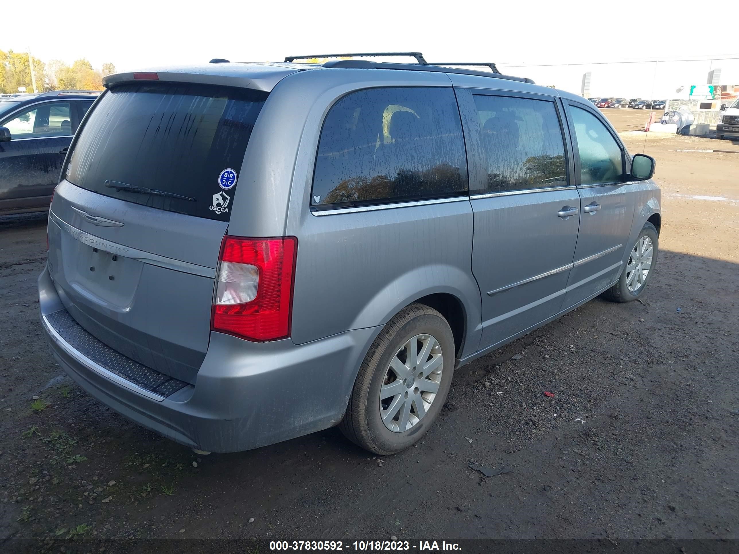 Photo 3 VIN: 2C4RC1BG5FR715871 - CHRYSLER TOWN & COUNTRY 