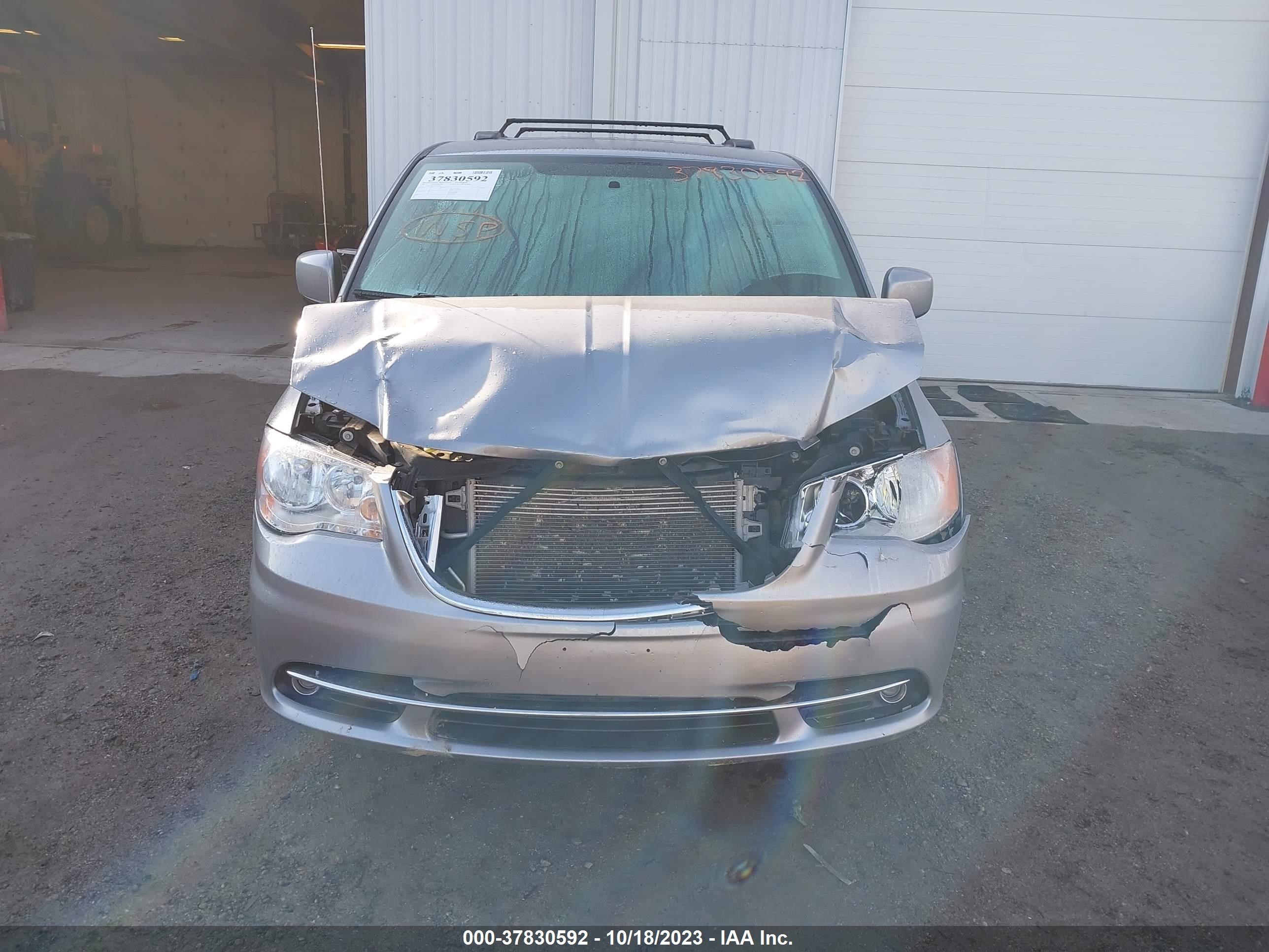 Photo 5 VIN: 2C4RC1BG5FR715871 - CHRYSLER TOWN & COUNTRY 