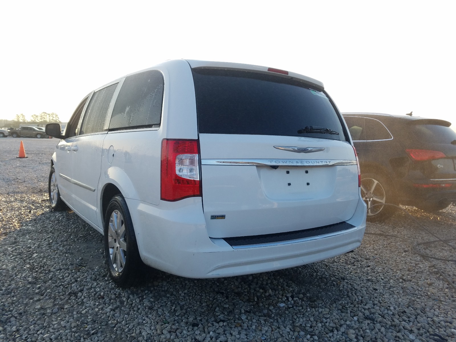 Photo 2 VIN: 2C4RC1BG5GR229207 - CHRYSLER TOWN &AMP COU 