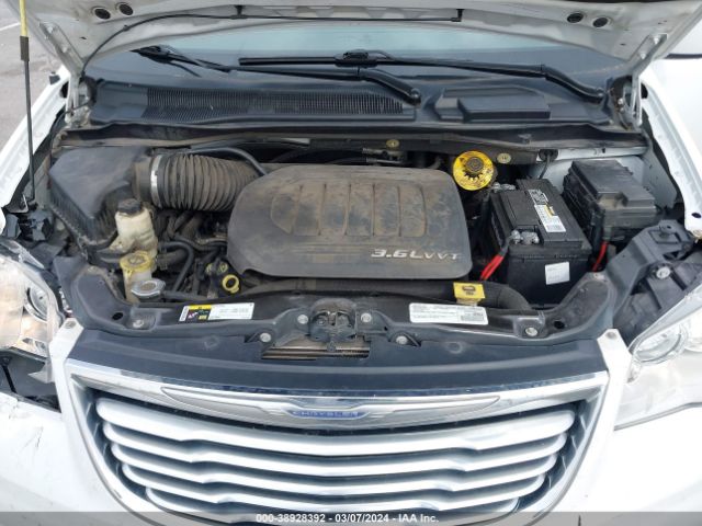 Photo 9 VIN: 2C4RC1BG5GR282358 - CHRYSLER TOWN & COUNTRY 