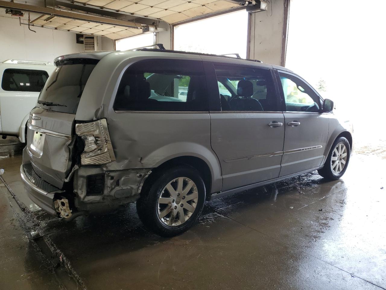 Photo 2 VIN: 2C4RC1BG5GR293215 - CHRYSLER TOWN & COUNTRY 