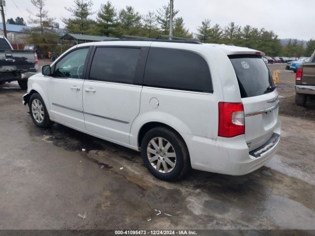 Photo 2 VIN: 2C4RC1BG5GR300020 - CHRYSLER TOWN AND COUNTRY 